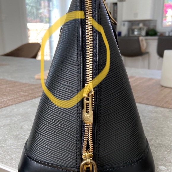 Vintage Louis Vuitton Alma Black Epi Handbag - Picture 13 of 14